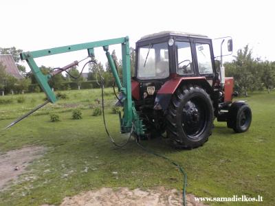 MTZ-80UK su savadarbiu krautuvu