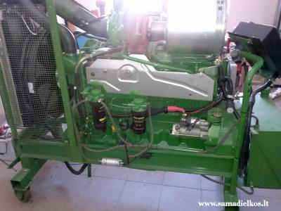 John deere motoras