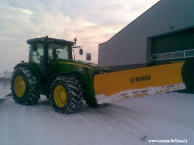 John Deere 8245 R ir STRONGA