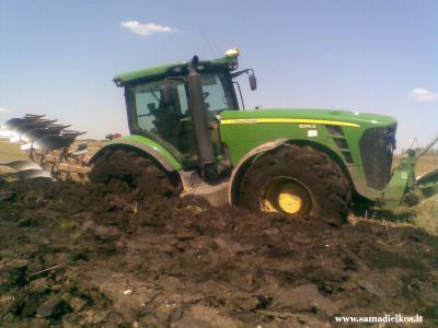 John Deere 8245 R ir GOIZIN